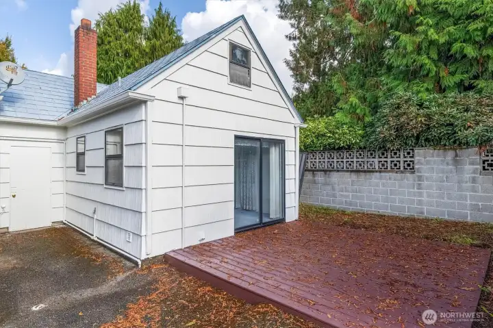 Detached living space. Seperate