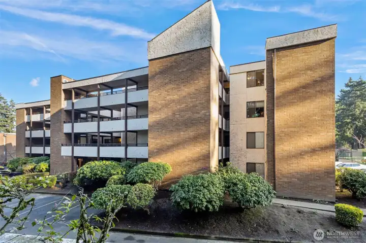 Notice on this fourth-floor end unit, how sightlines from the 2nd bedroom window are   not obstructed by the common walkways. Instead, the window opens to peaceful, long-distance looks at a grove of fir trees and the home's parklike setting.