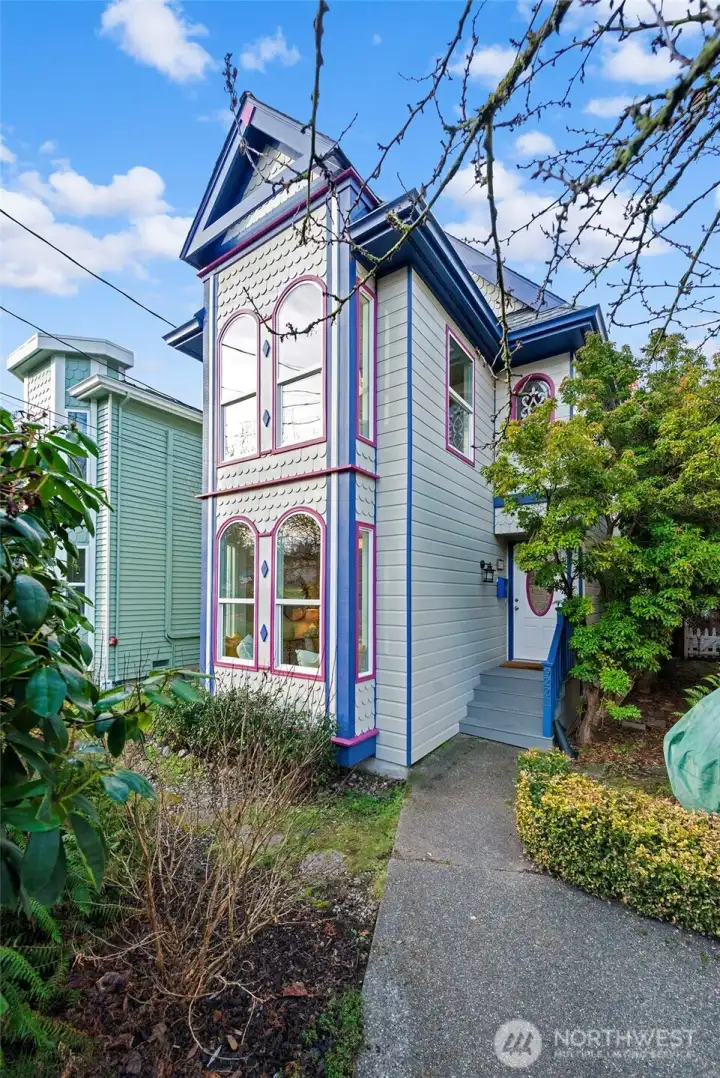 Welcome home! This delightful San Francisco inspired row home is waiting for it's new owners.