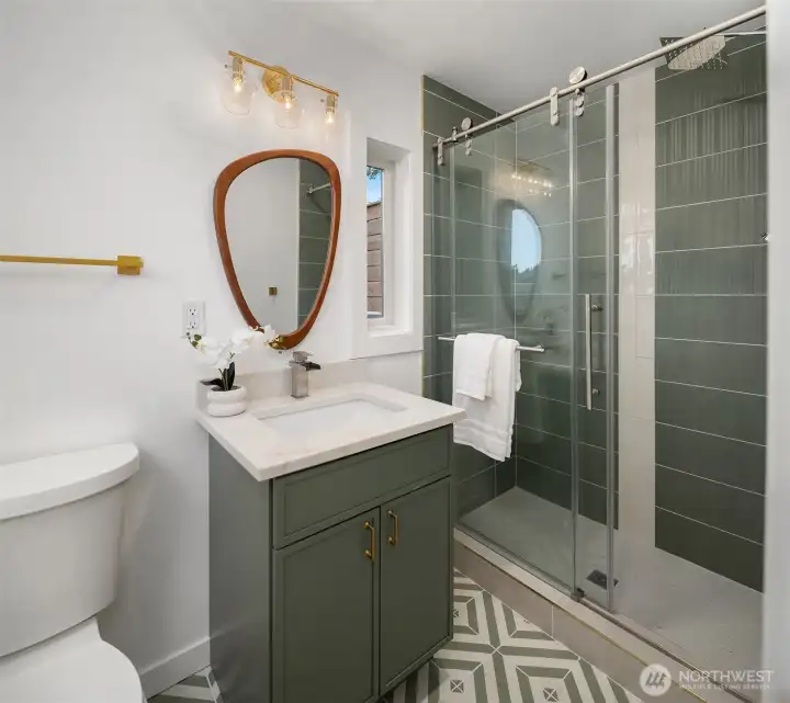 A quirky bathroom on the stairway landing. A leftover of a different time, rennovated and reimgined.