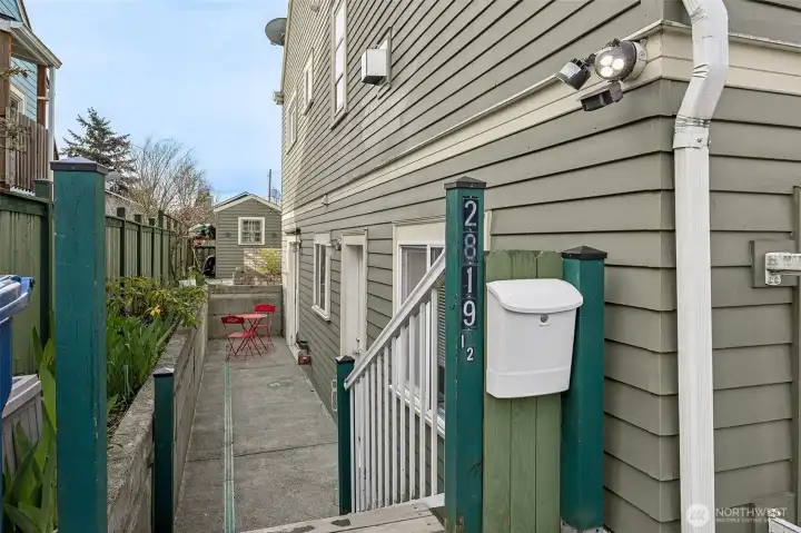 2819 1/2- The apartment entrance