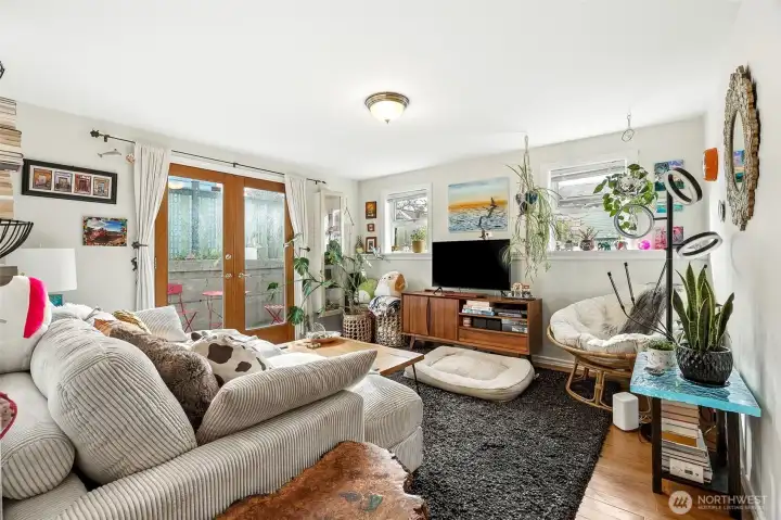 Large Living room, great light