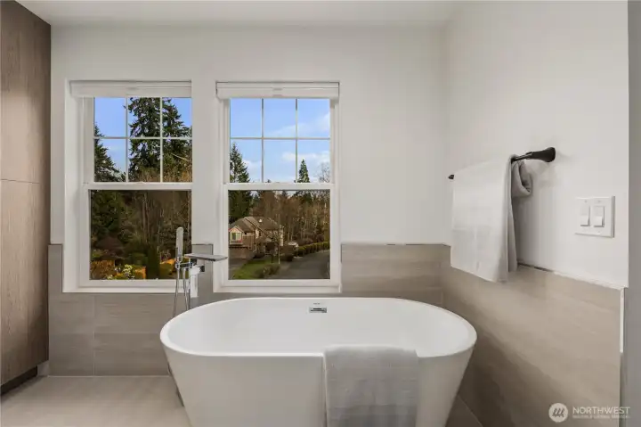 Elegant Stand-Alone Soaking Tub
