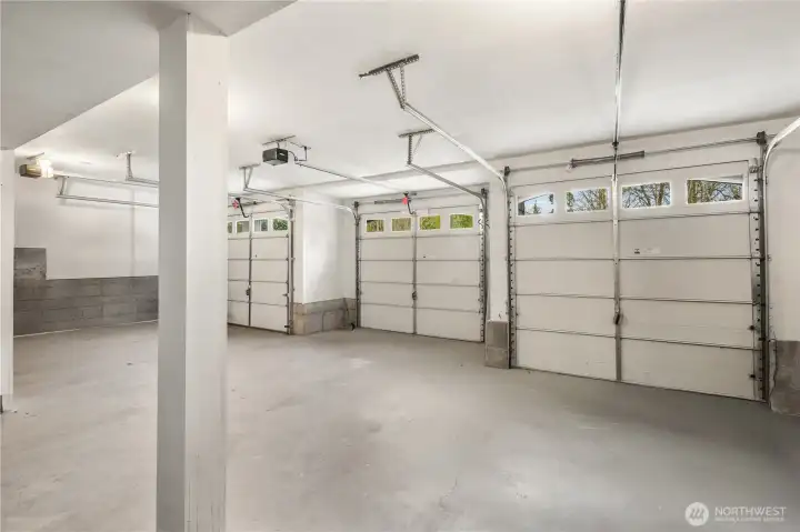 Huge 3 Car Garage