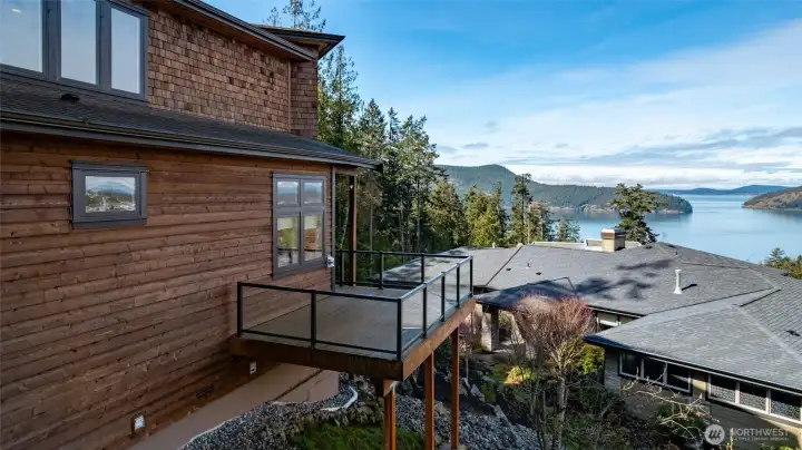 Glass panel railings were used to minimize visual clutter at the view.