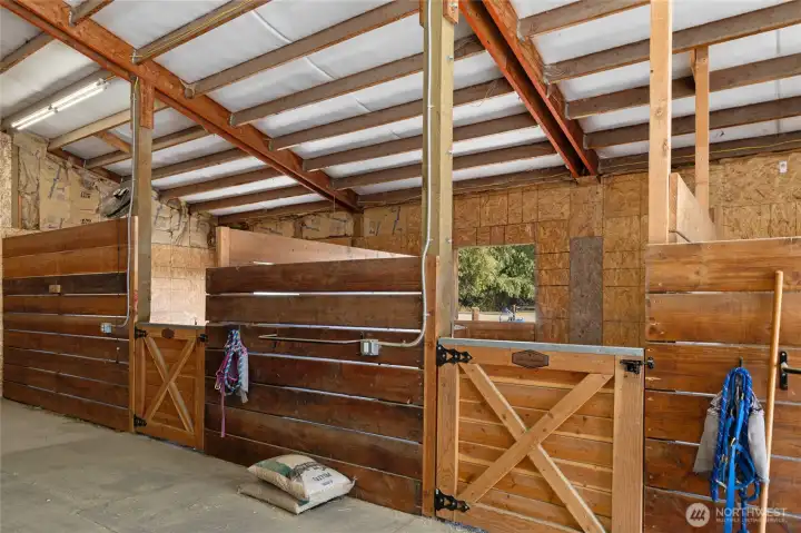 Isle in front of the stalls - at the end makes great hay storage
