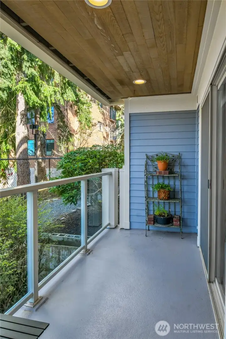 Entry to privte exterior deck from living room