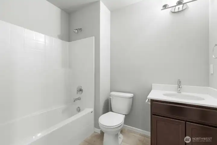 Photographs are for illustrative purposes only. Features, finishes, interior/exterior colors, landscaping and floorplan shown may vary from actual homes built