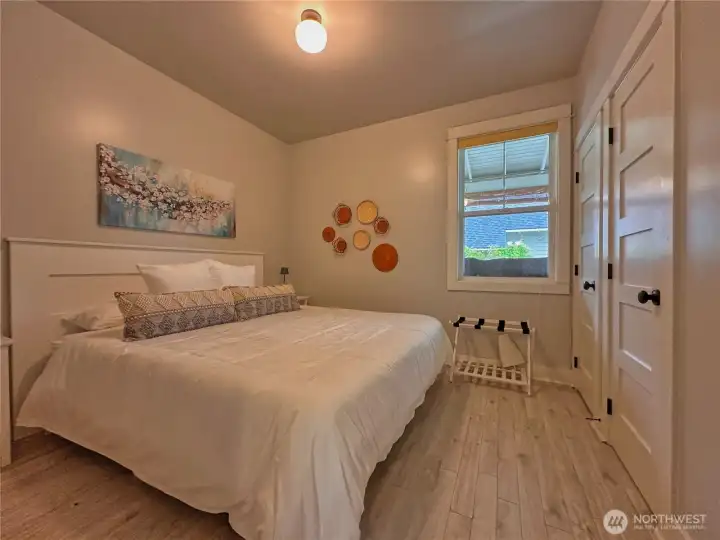 Large guest room on main floor. Large guest room on main floor.