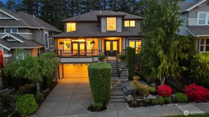 Welcome to this beautifully updated home in Snoqualmie Ridge Welcome to this beautifully updated home in Snoqualmie Ridge