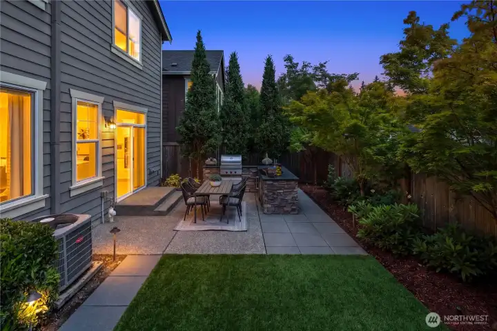 Fully fenced outdoor space with artificial turf for easy maintenance. Fully fenced outdoor space with artificial turf for easy maintenance.