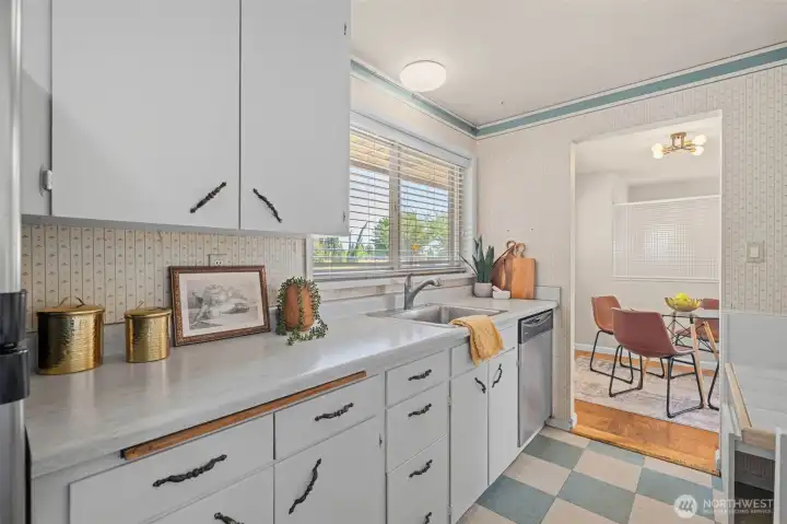 An inviting layout that keeps conversation flowing from room to room. An inviting layout that keeps conversation flowing from room to room.