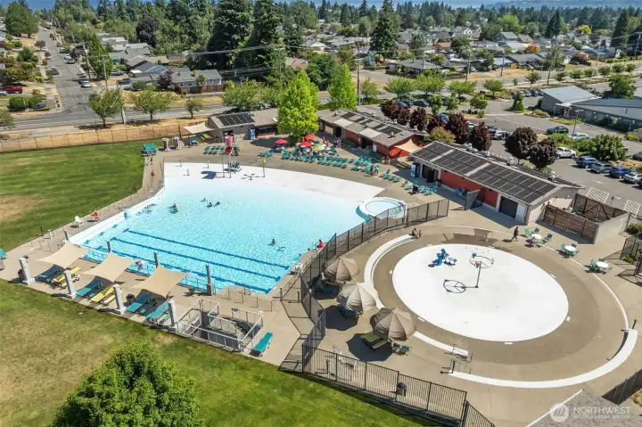 Kandle Park's aquatic center features a beach-style entry, lap lanes, wave pool, tot pool, sprayground, and seasonal splash pad—summer fun just across the street. Kandle Park's aquatic center features a beach-style entry, lap lanes, wave pool, tot pool, sprayground, and seasonal splash pad—summer fun just across the street.
