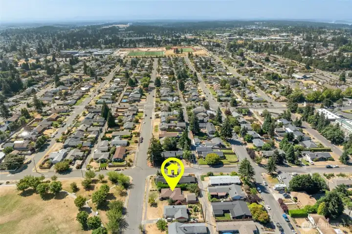 Looking south across Tacoma with nearby schools and city amenities just minutes away. Looking south across Tacoma with nearby schools and city amenities just minutes away.