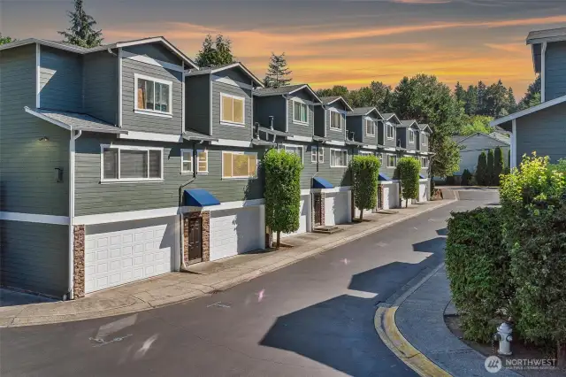 Kenmore condo community with quick access to Lake Washington, parks, and schools.