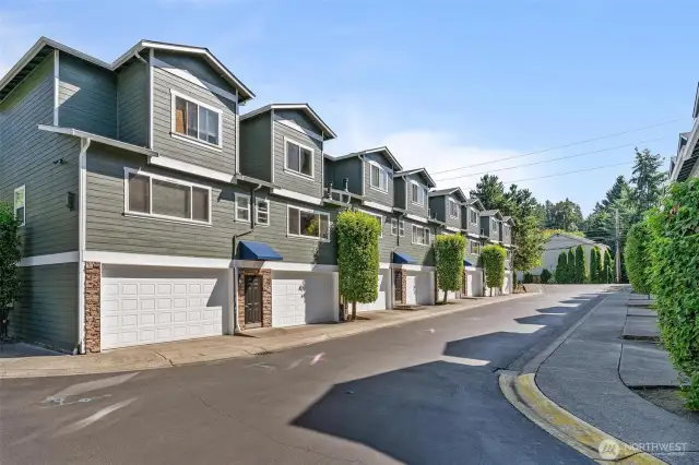 Kenmore condo community with quick access to Lake Washington, parks, and schools.