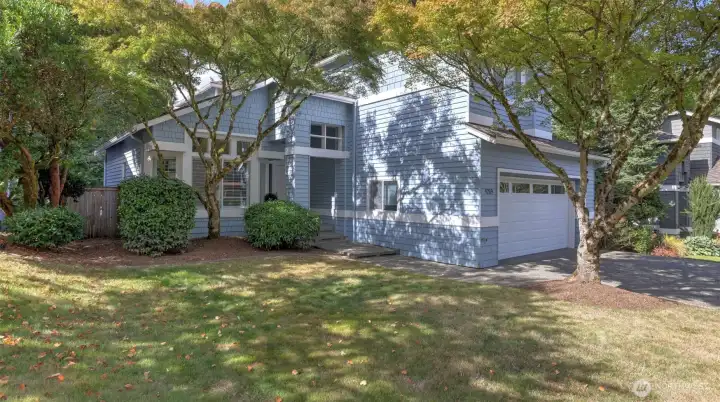 Located on a slow quiet street in the Willows within Klahanie.  Backs to a deep lush greenbelt and a fully fenced yard.  The floorplan is light bright and airy with vaulted ceilings and skylights.