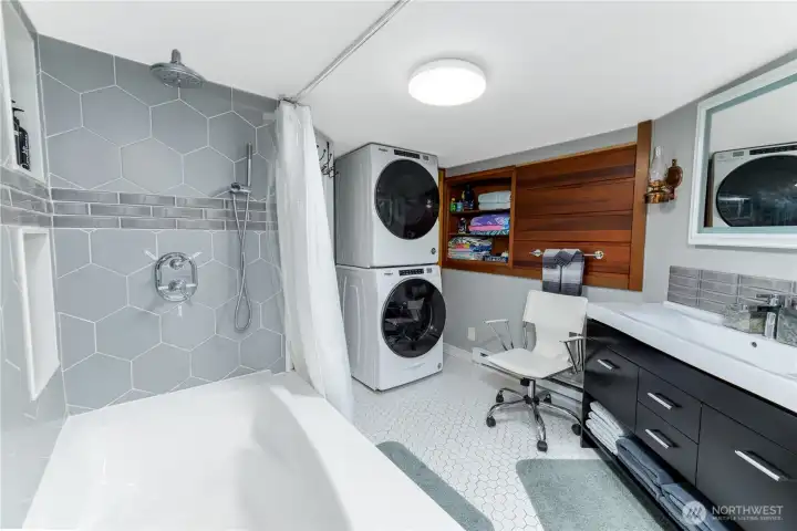 Primary bath with soaker tub and washer and dryer