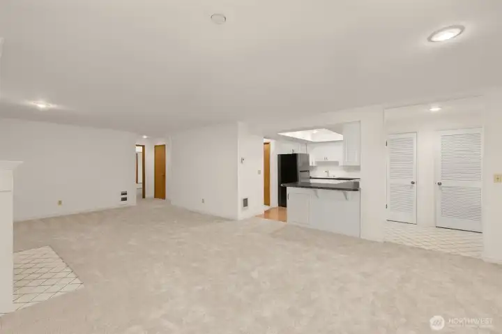 Open & Bright Kitchen.