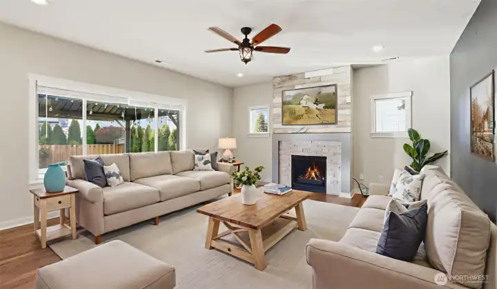 Spacious living room offers cozy gas fireplace. (virtually staged)