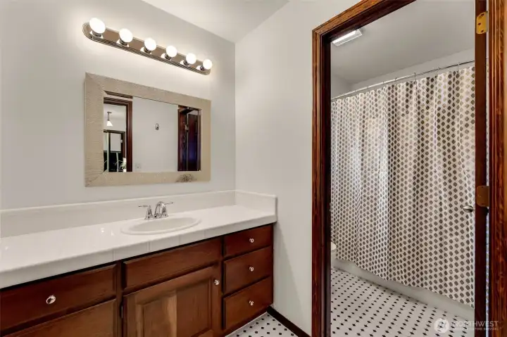 Bathroom upper