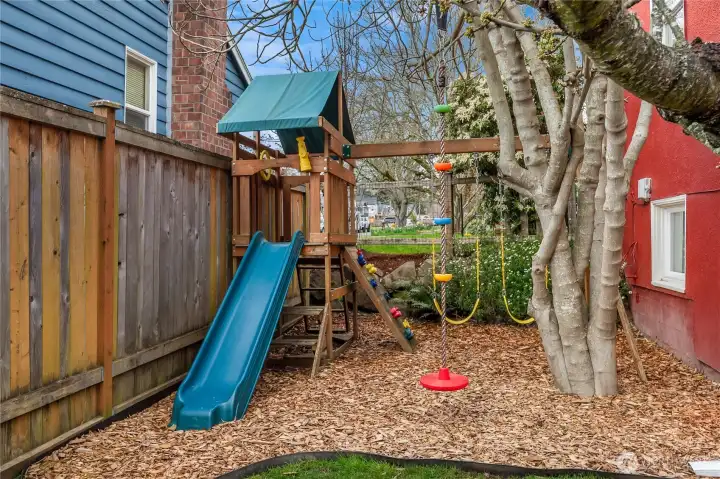 Fantastic landscaping provides the park-like feel to these stunning garden areas.