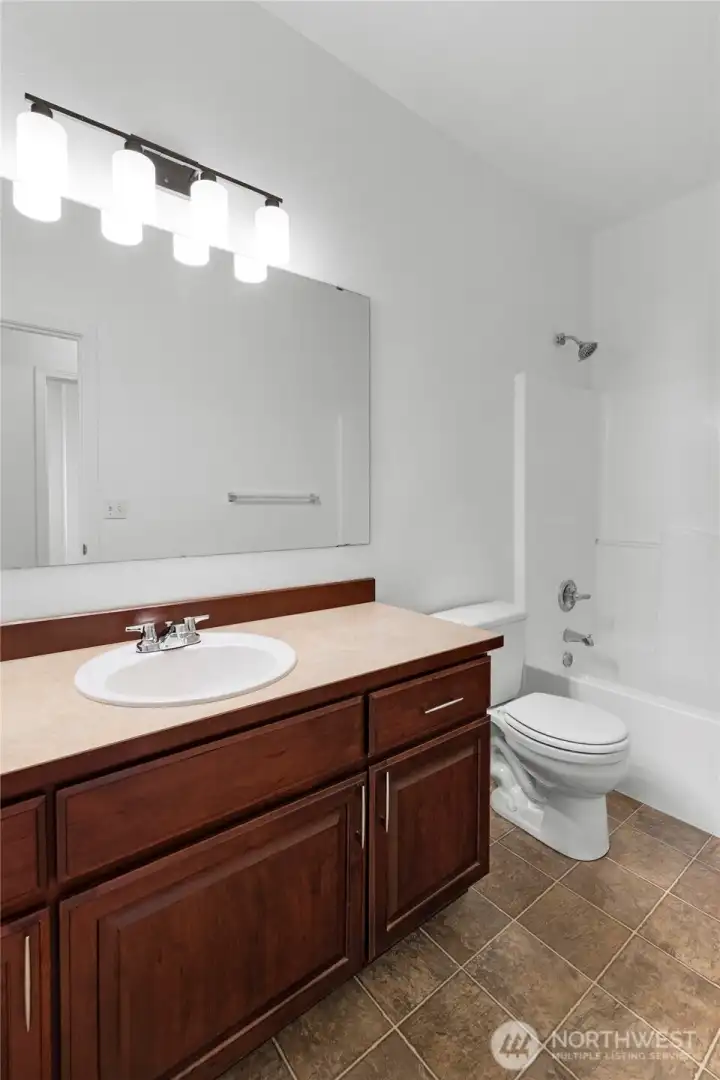 2ND FLOOR BATHROOM | Full 4-pc bathroom with a tub/shower unit.