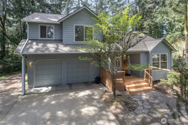 Welcome Home! 3BR, 2.5 baths, fenced backyard and an extra studio building.