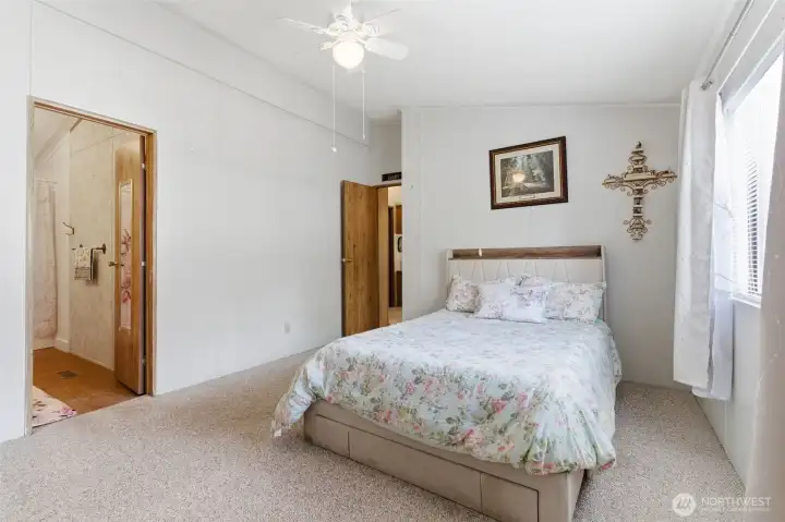 Primary Bedroom w/Vaulted Ceilings, En Suite Bath and Large Closet.