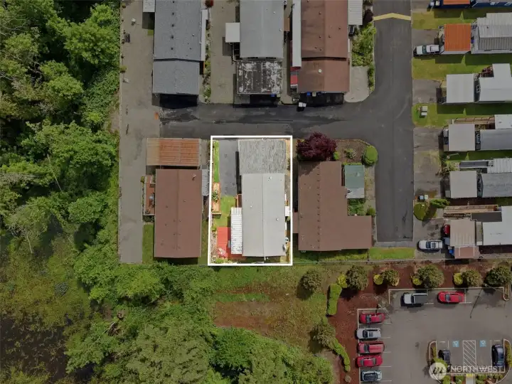 Arial photo showing the large lot!