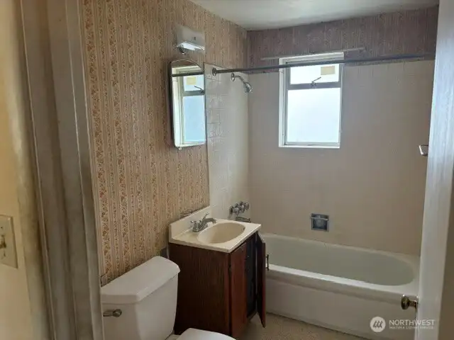 Full Bathroom.