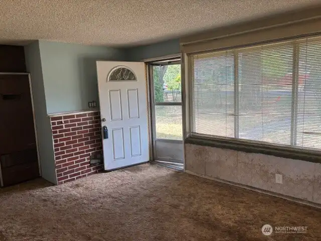 Living Room/Front Entry.