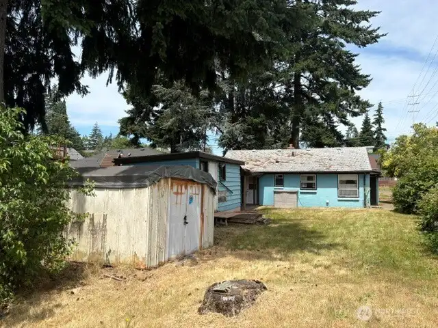 Spacious Back Yard with Garden Shed.