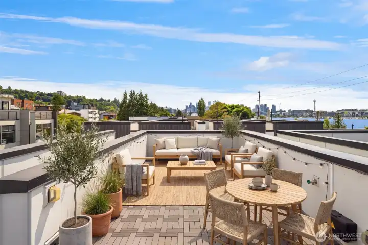 Extra large rooftop deck overlooks lake union. Virtually staged. Extra large rooftop deck overlooks lake union. Virtually staged.