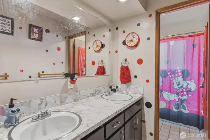 Main Bathroom Main Bathroom