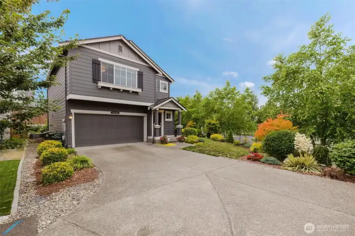 Spacious driveway with room for guest parking. Spacious driveway with room for guest parking.