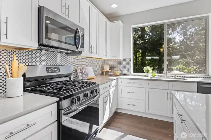The island creates the perfect gathering space for casual dining, hosting, or morning coffee. The island creates the perfect gathering space for casual dining, hosting, or morning coffee.