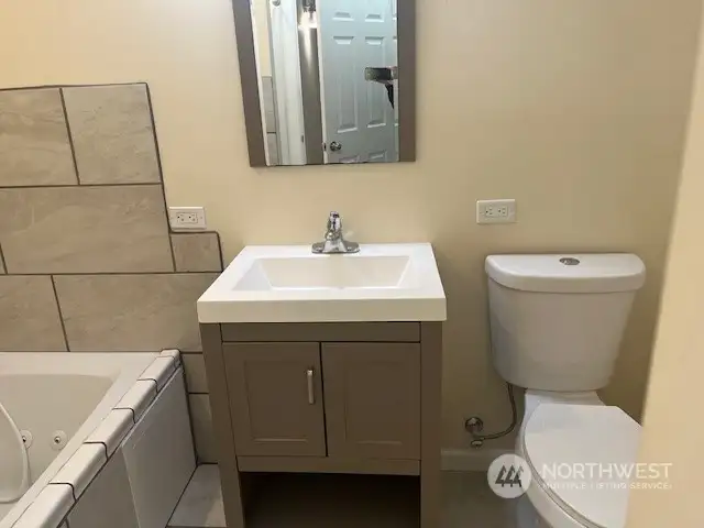 The main bathroom has luxury written all over it.