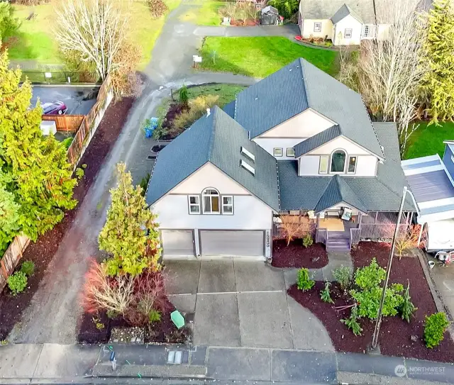 Driveway to the left is an easement for the homes behind.