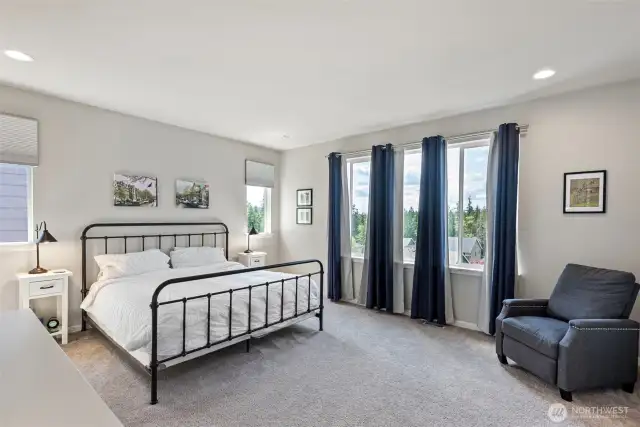Upper level primary suite