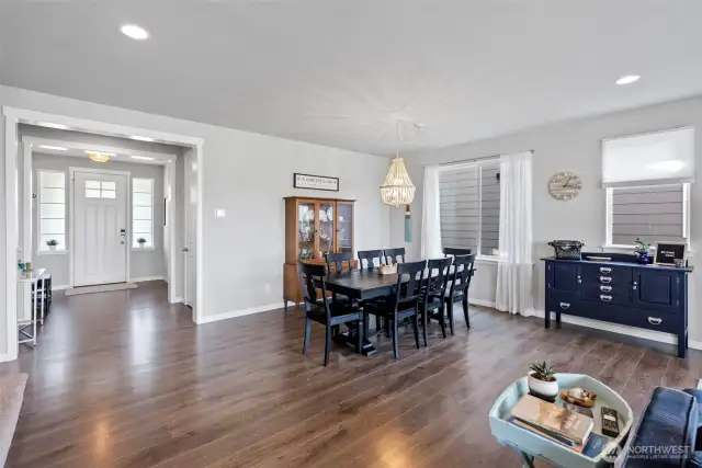 Dining space in open concept floorplan