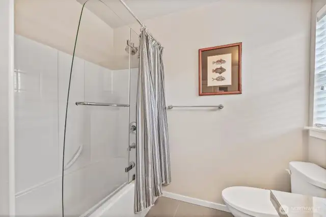 Full Bath for guest bedrooms