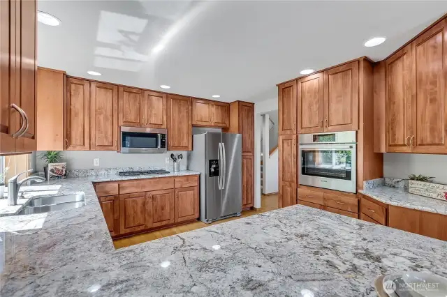 Gorgeous newer kitchen!