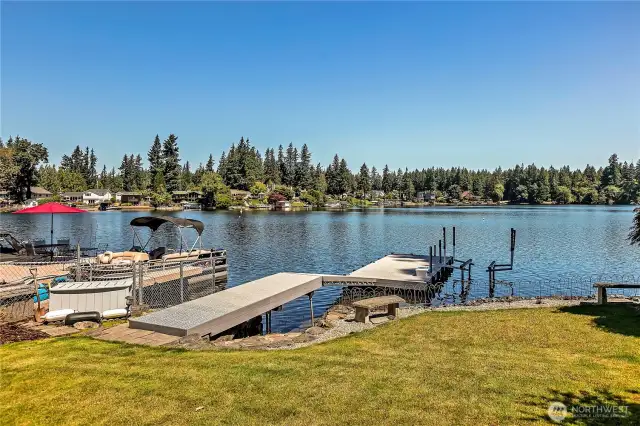 Newer dock & boat lift