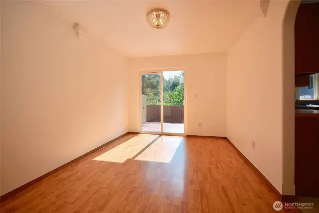 Bright and airy dining area, easy access to kitchen.