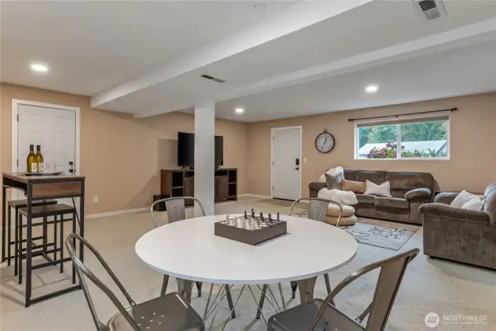 lower level bonus room