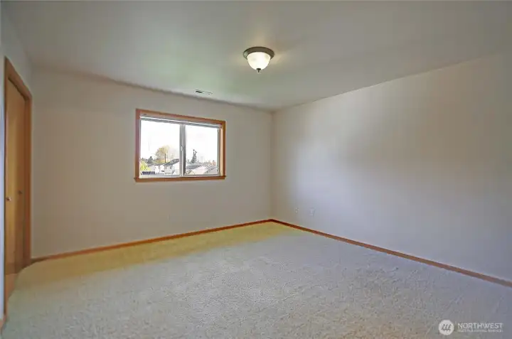 26127 - Upstairs bedroom #2