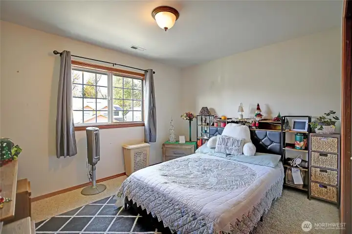 26123 - Upstairs bedroom 2