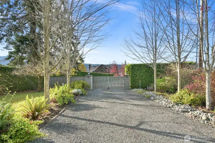 Very private entrance