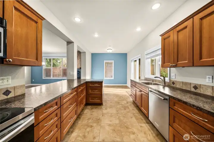 Downstairs Kitchen & Eating Nook